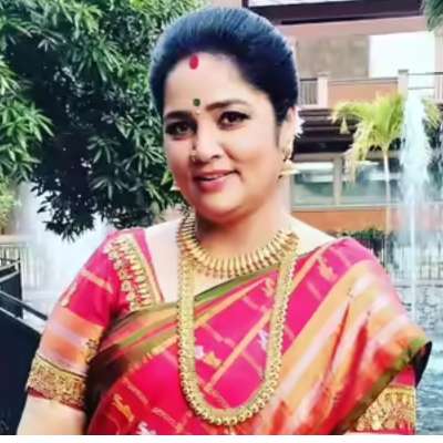 Meena Kumari as Kamatchi