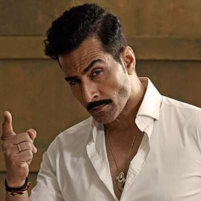 Sudhanshu Pandey as Vanraj Shah