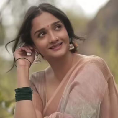 Surabhi Santosh as Vedha