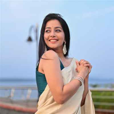 Rupal Nand as Anjali Bhosle